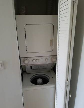 4th image of 724 S Oakley Blvd Unit 2