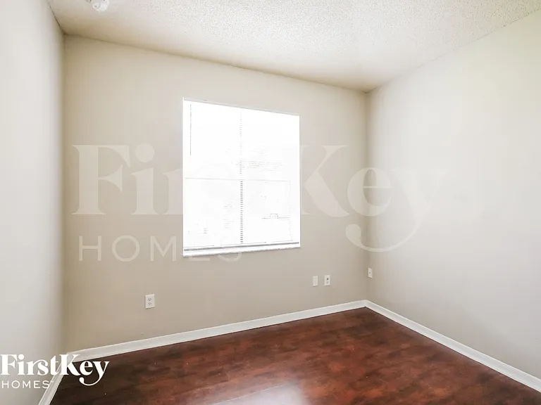 2281 NE 42nd Cir — Photo 14