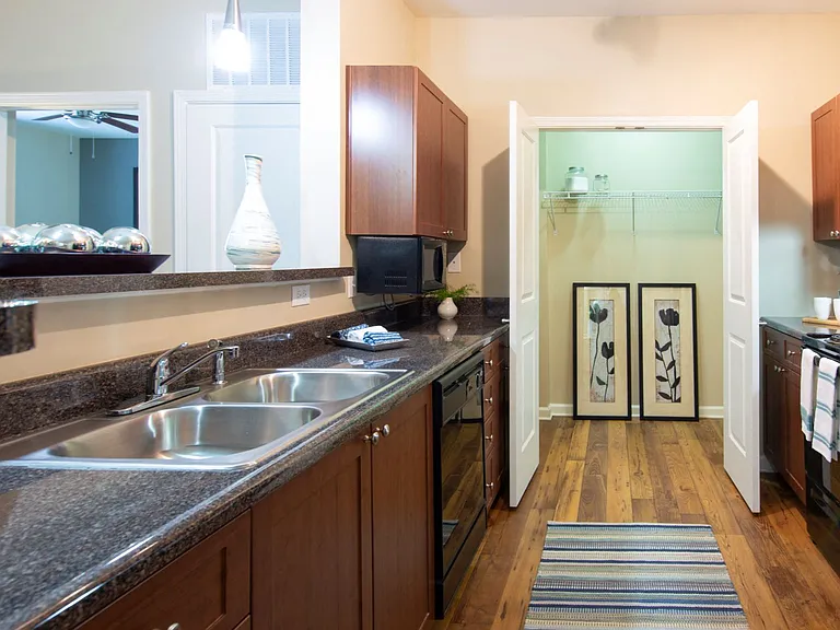 Seven Springs Apartments — Photo 17