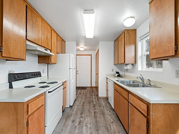 5th image of 731 Maple St