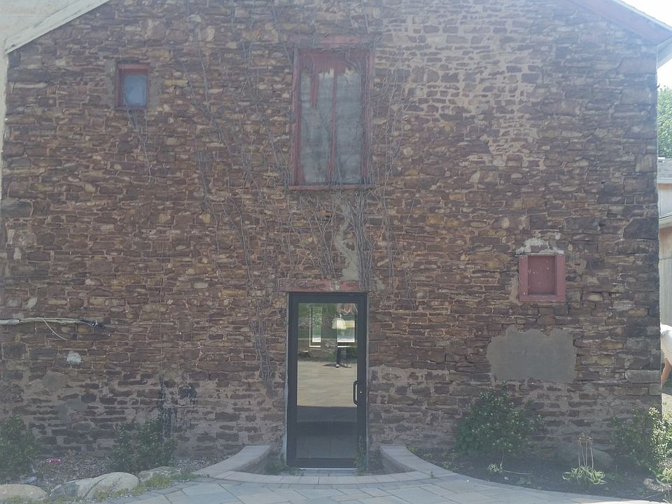 2nd image of 60 Clinton St