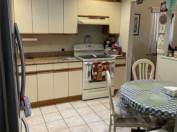 4th image of 1031 Smith St