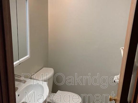 4th image of 1541 Spruce Ave