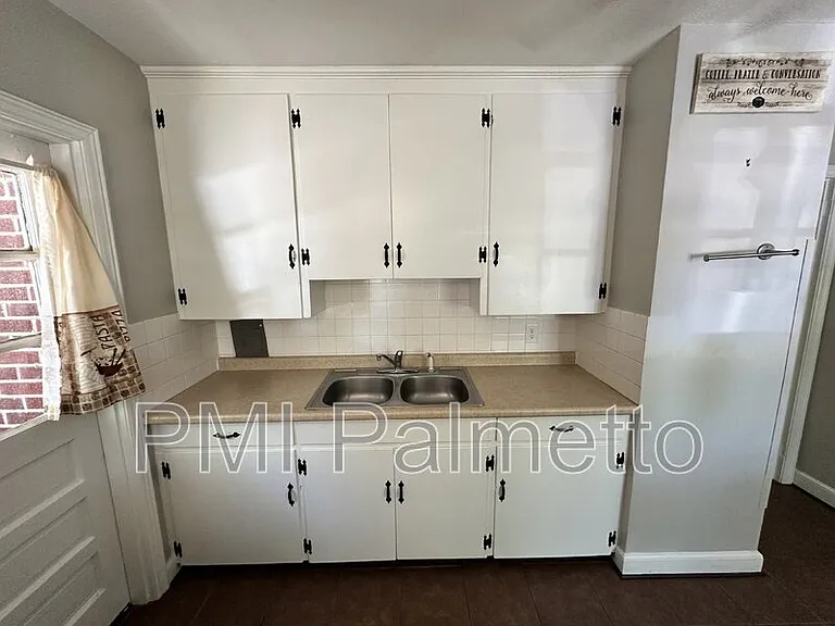 1719 Burnham St — Photo 5