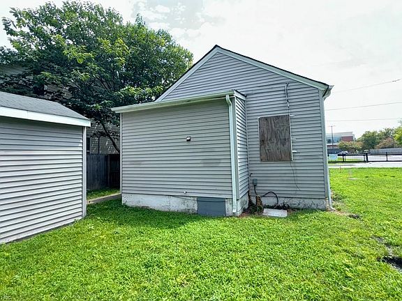 2nd image of 1050 Kane St