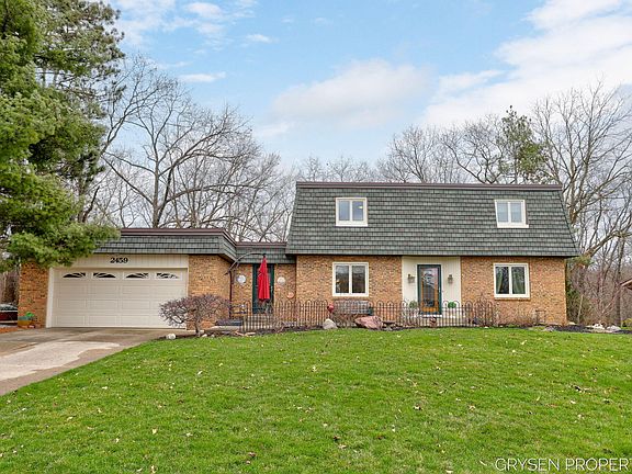 2nd image of 2459 Rockhill Dr NE