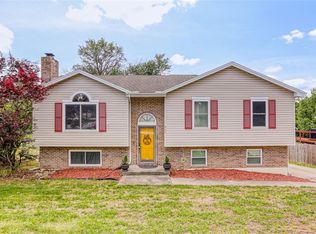 905 NE 41st St, Kansas City, MO 64116