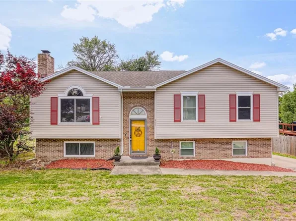 905 NE 41st St, Kansas City, MO 64116