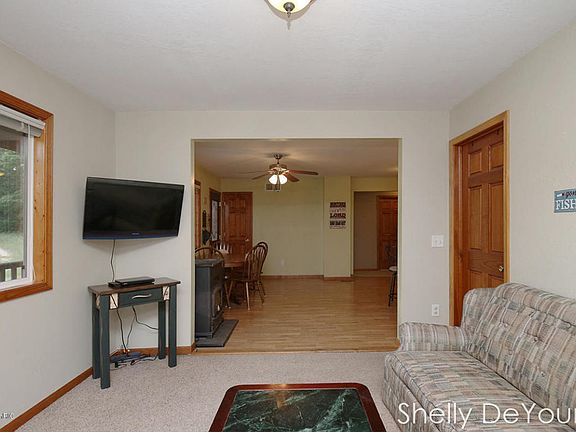 5th image of 464 Cypress St