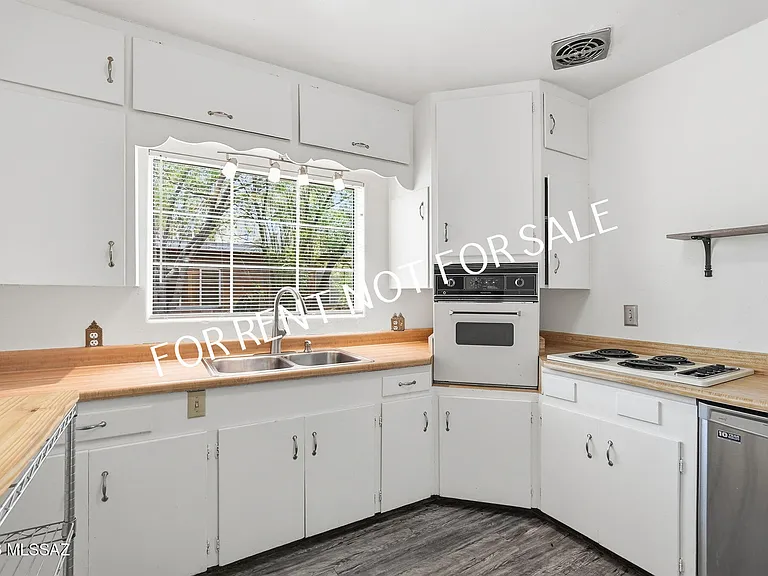 5626 E 4th St — Photo 12