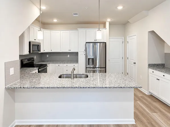 42635 Darala Dr, Ashburn, VA 20147