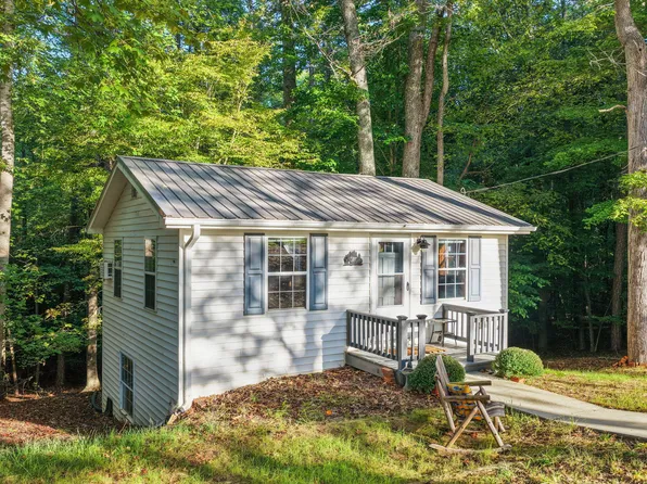 84 Wellington Dr, Clarksville, VA 23927