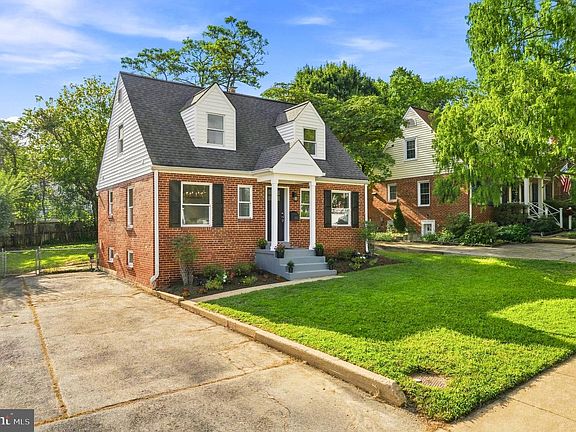 2nd image of 2834 Summerfield Rd