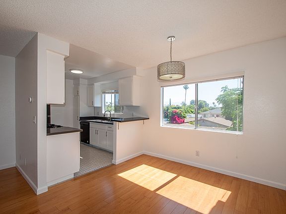 5th image of 4930 Whitsett Ave #10