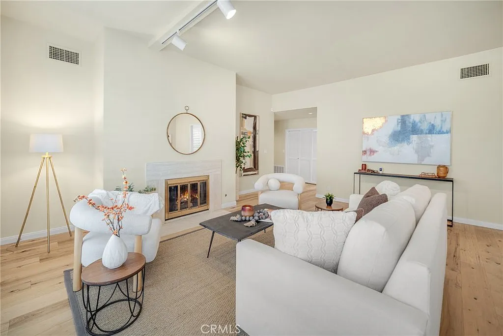 2 bed, 1485 sqft, $4,700 — Photo 1