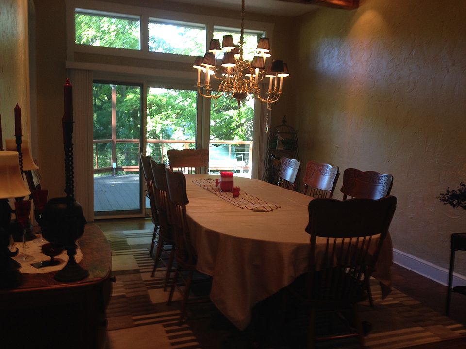 Dining room looks out to dec