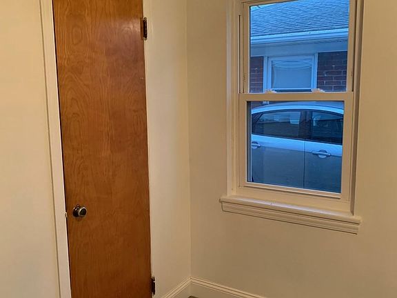 5th image of 1106 E Kalama Ave