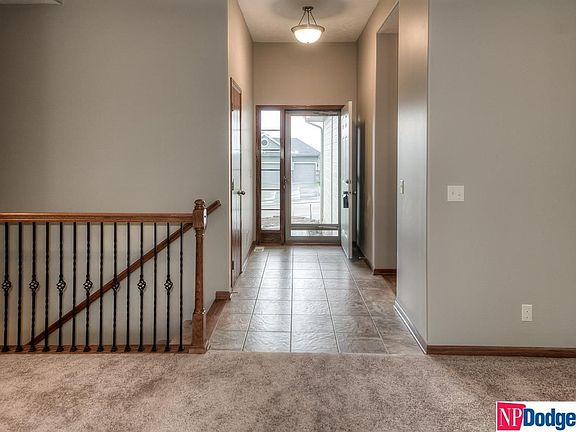 3rd image of 712 Castle Pine Dr