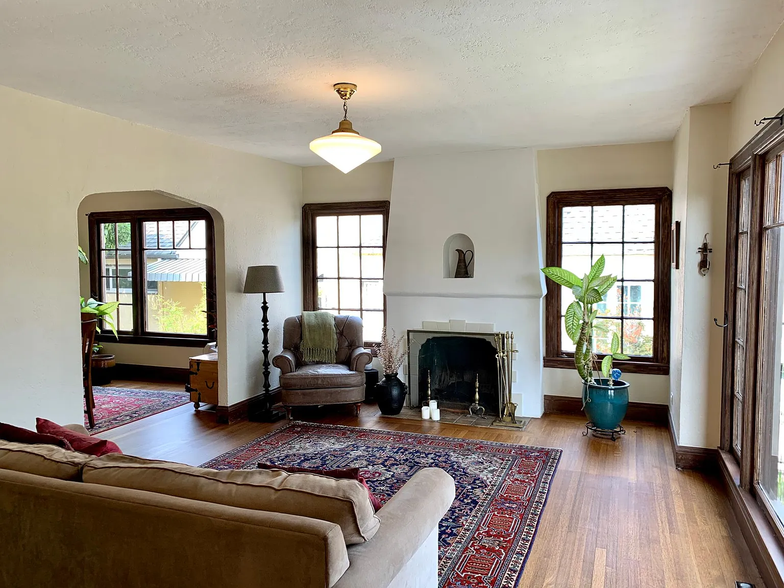 3 bed, 1302 sqft, $4,200 — Photo 3