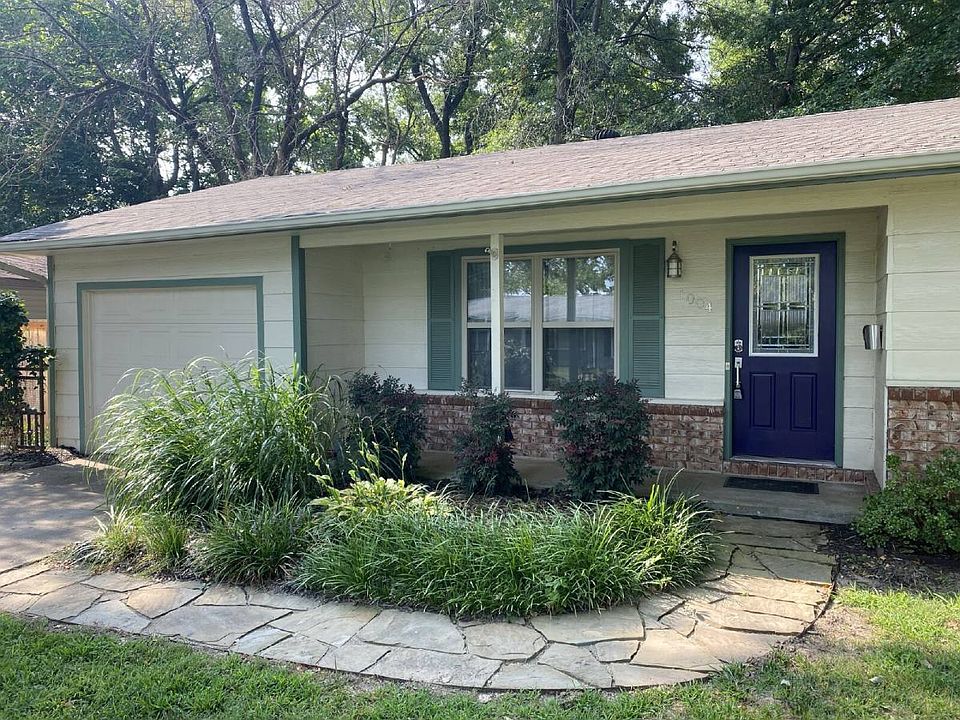 1st image of 1004 SE 4th St