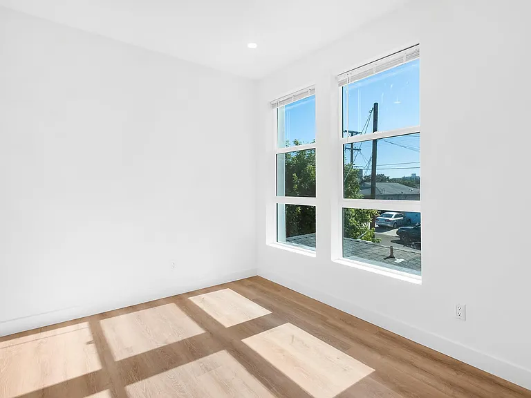 5247 Rincon St — Photo 17