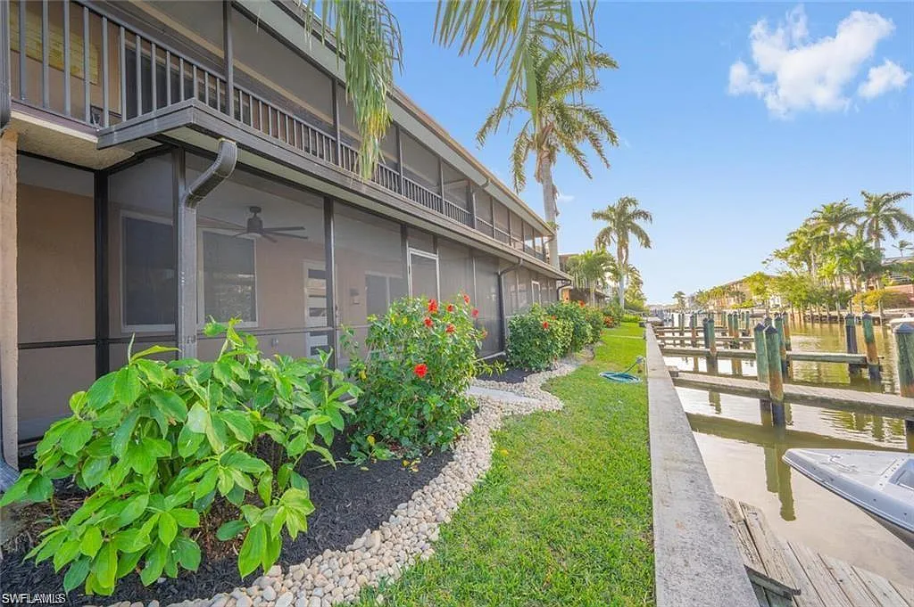 2 bed, 2.0 bath, 1080 sqft, $2,000 — Photo 2