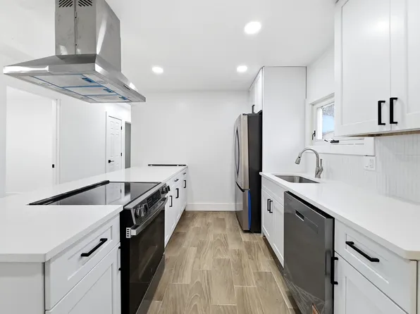 2090 Moran Ave, Lincoln Park, MI 48146