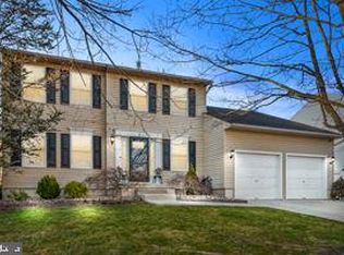 5 Mercer Dr, Sicklerville, NJ 08081