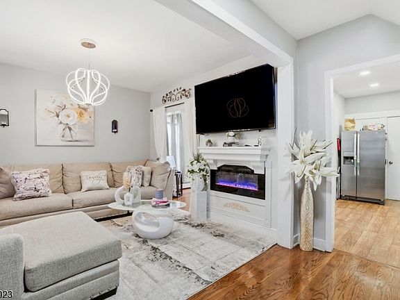 3rd image of 159 Brook Ave
