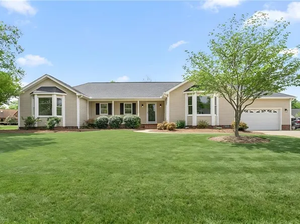 405 Timbergate Dr, Gibsonville, NC 27249