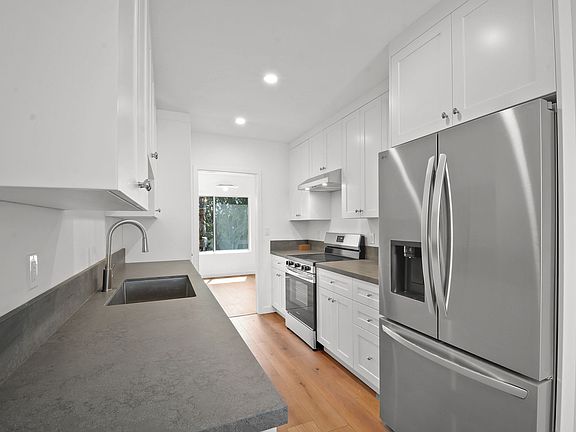 2nd image of 845 20th St #201