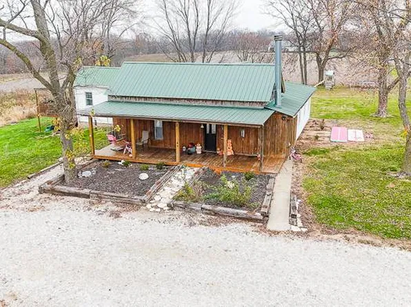 48946 212th Ave, Pearl, IL 62361