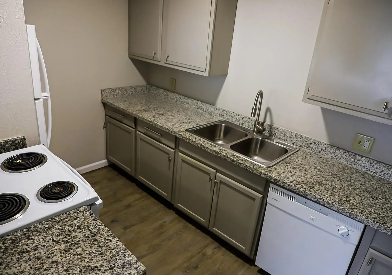 3755 Natalie Street - apt 17 — Photo 4