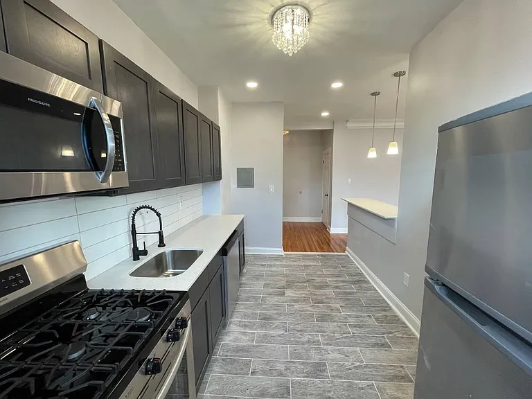 4 Dewitt Rd — Photo 1