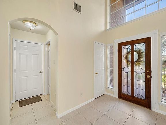 4th image of 3915 Shadow Cove Dr