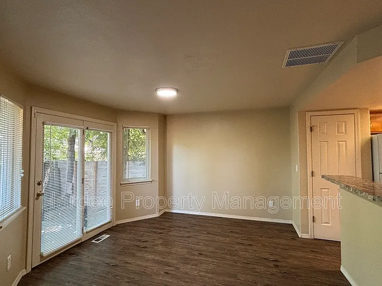 1602 W Highland St — Photo 6