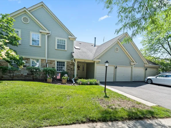 307 Glasgow Ln Unit V2, Schaumburg, IL 60194