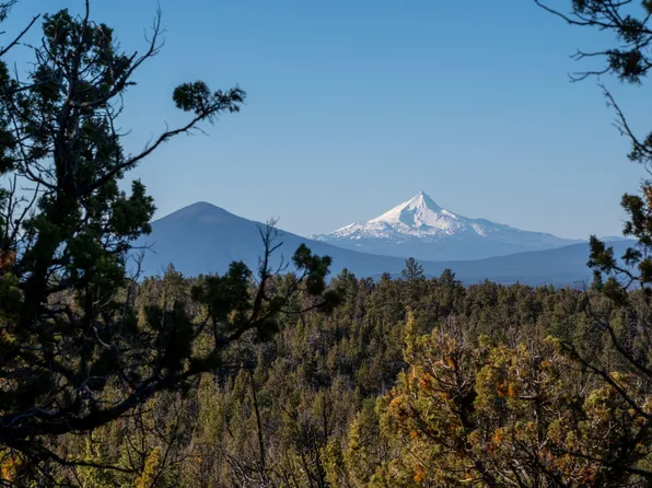 64837 Collins Rd, Bend, OR 97703