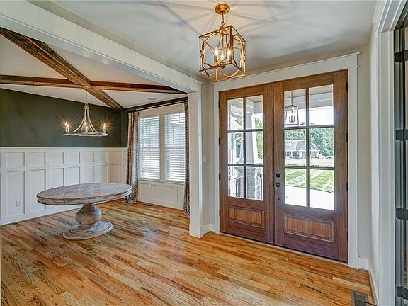 3rd image of 3345 Riverly Dr