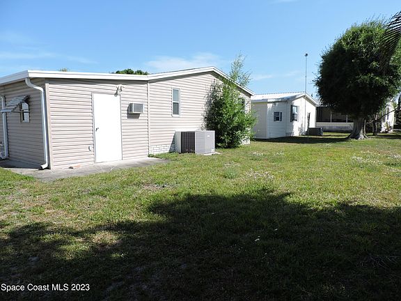 5th image of 7508 Niantic Ave #11
