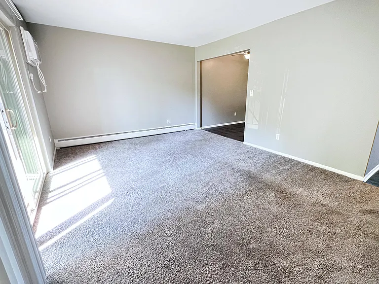 Crown Pointe Apartments — Photo 25