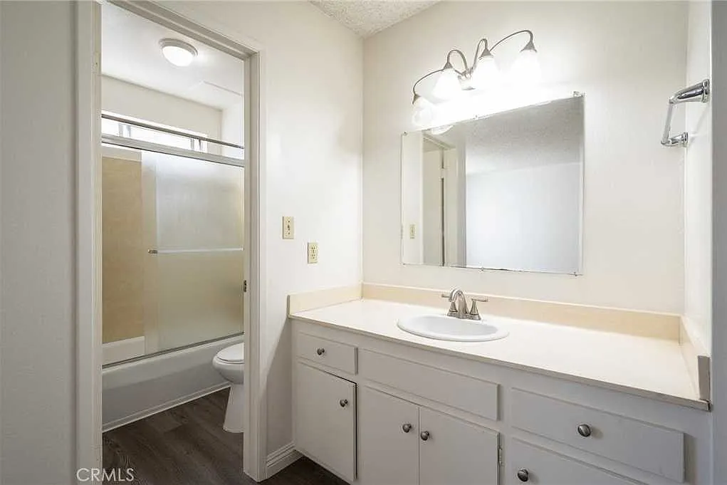 1 bed, 641 sqft, $2,200 — Photo 2