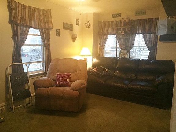 2nd image of 127 Verona St