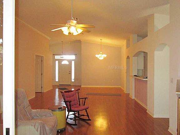 4th image of 826 Old Oaks Ln