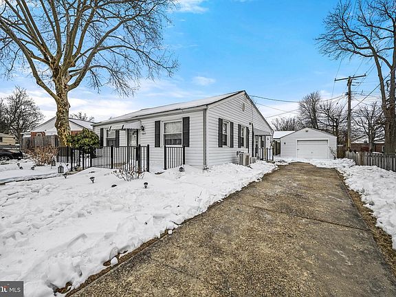 2nd image of 1027 Upton Rd