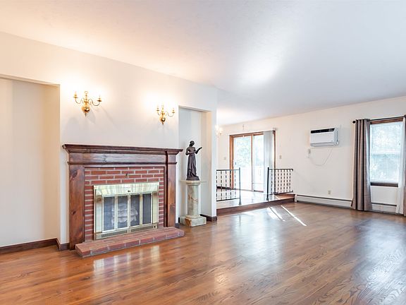 5th image of 103 Portsmouth Avenue