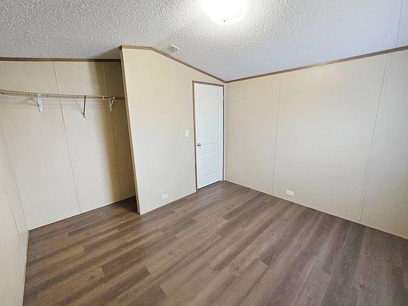 4th image of 1001 E Macarthur Rd #16