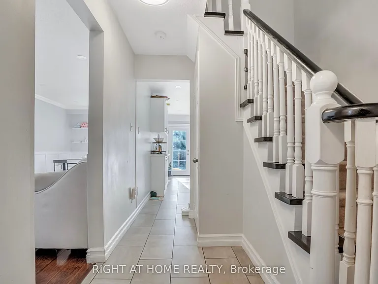 27 Melborne Ct — Photo 8