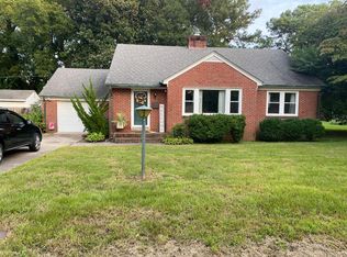 16 Peters Ln, Newport News, VA 23606