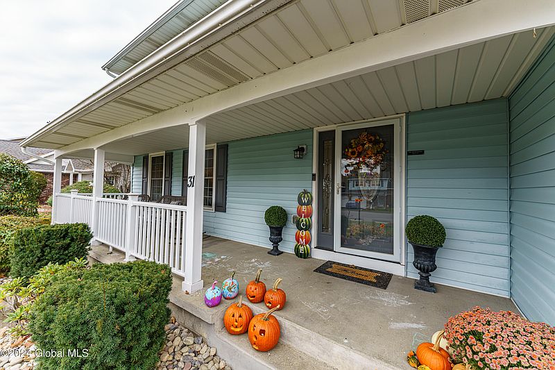4th image of 31 Hampshire Way